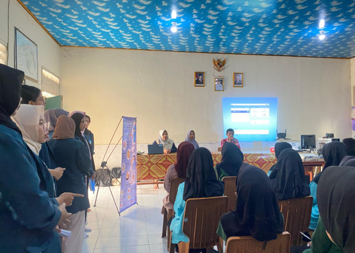 Lewat Program CERDIK, Dosen Polindra Pandu Siswa SMP Nurul Halim Belajar  Cegah Gagal Ginjal Kronis