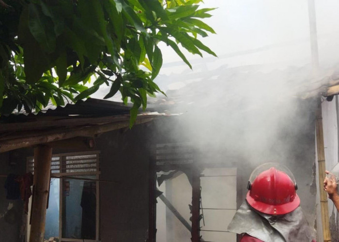 Akibat Kontak Listrik Rusak, Rumah Ludes Terbakar
