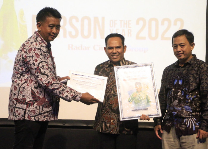 Ady Setiawan sebagai Dirut BUMD Inovatif dalam Person of The Year 2022 Radar Cirebon Group