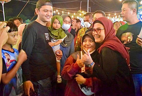Bupati Indramayu Nina  Kunjungi Pasar Malam