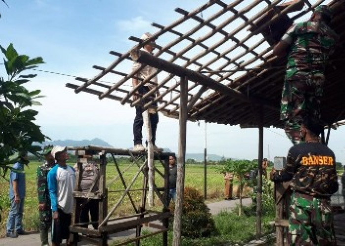 12 Rumah Rusak Disapu Angin 