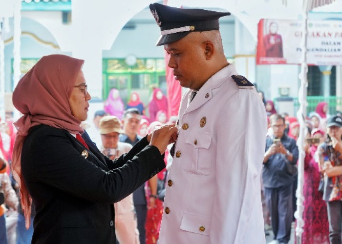 Perpanjang Masa Jabatan, Bupati Nina Lantik Kembali Kuwu Desa Cangkingan 