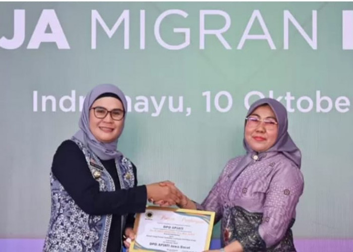 Bupati Nina Borong Tiga Penghargaan, Atas Perhatiannya kepada Pekerja Migran Indonesia