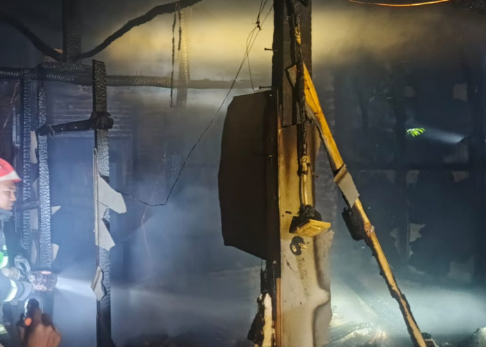 Korsleting Listrik Rumah di Bulak Kebakaran, Kerugian Capai Rp 100 Juta