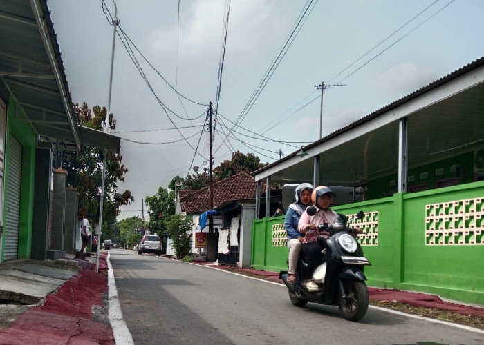 Terinspirasi Lembur Pakuan, Warga Desa Ujungaris Swadaya Tata Jalan Desa
