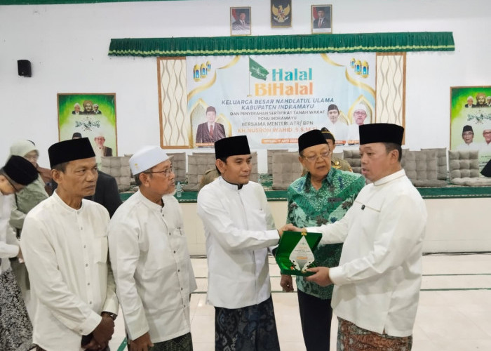 Resmi Punya Sertifikat Tanah, Menteri ATR/BPN Serahkan Sertifikat Wakaf Gedung PCNU