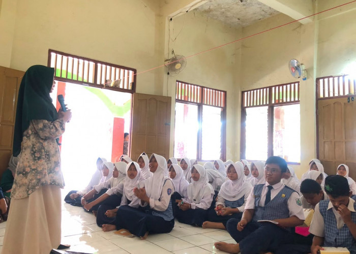 Wujudkan Generasi Sehat Tanpa Rokok, Dosen Polindra Edukasi Siswa SMP Nurul Halim Widasari