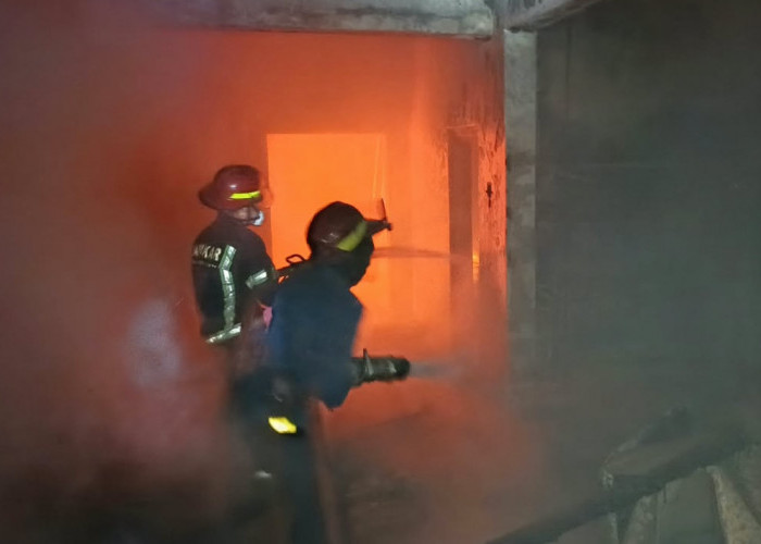 Dua Kebakaran Landa Indramayu dalam Semalam, Rumah dan Warung Makan Terdampak