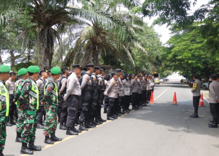 Pasukan Siaga, Jamin Keamanan saat Rapat Pleno di KPU Indramayu