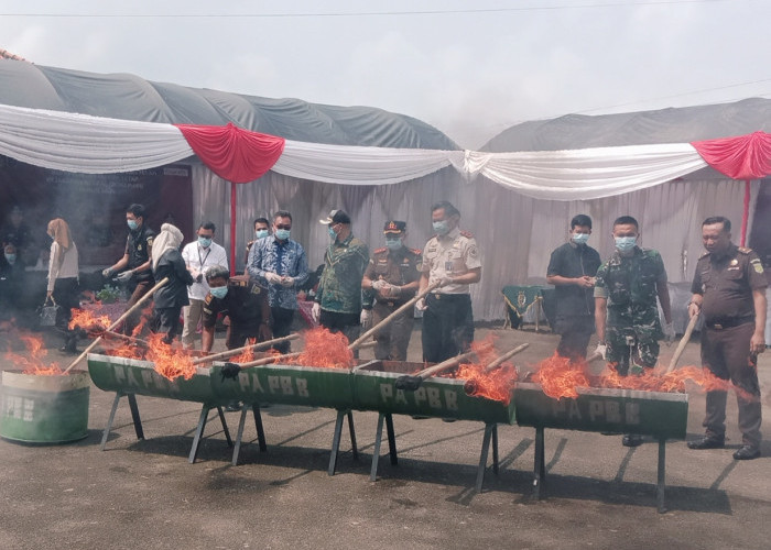 Kejari Indramayu Musnahkan Barang Bukti yang Inkracht