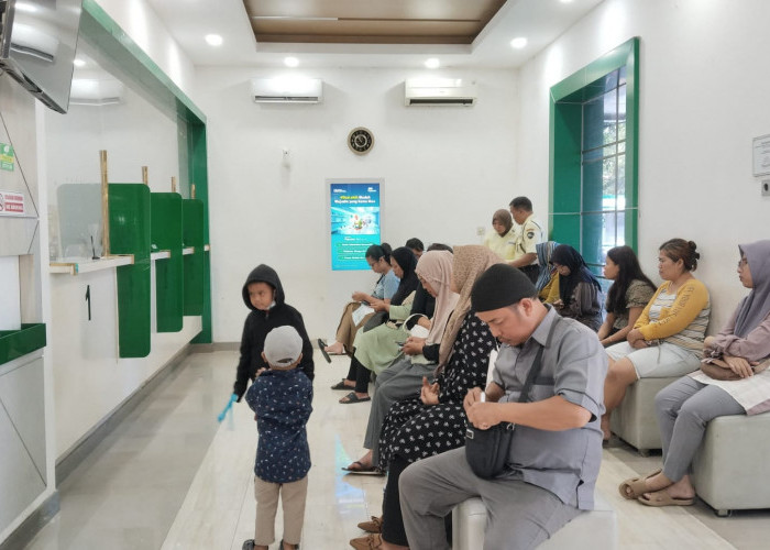 Jelang Tahun Ajaran Baru Sekolah, Warga Indramayu Ramai-ramai Gadaikan Emas