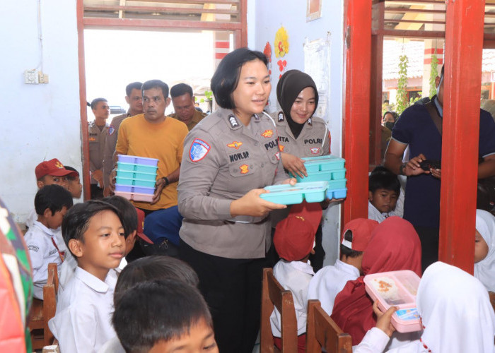 Dukung Program Pemerintah, Polres Indramayu Tebar Ratusan Paket Makanan Bergizi