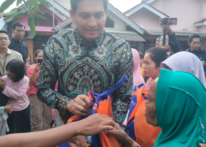 Saat Bupati Lucky Datang, Disambut Isak Tangis Korban Angin Puting Beliung