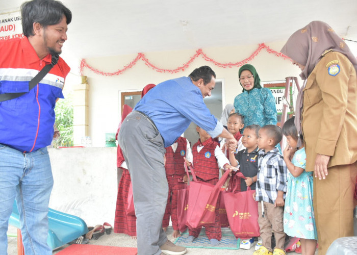 Manajemen RU VI Ikut Tangani Stunting di Indramayu, Salurkan Bantuan Lewat Posyandu