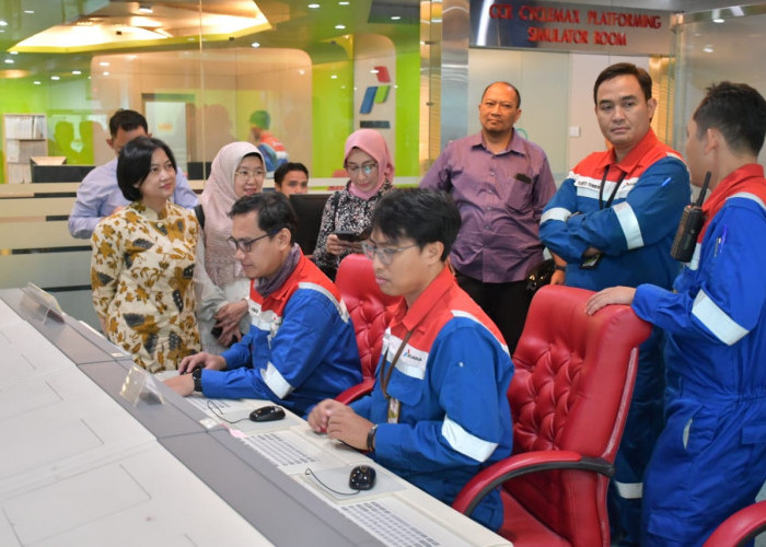 Direktur SDM Pertamina Patra Niaga Tinjau Ruang OTS Kilang Balongan, Sarana Latihan Operator Kilang