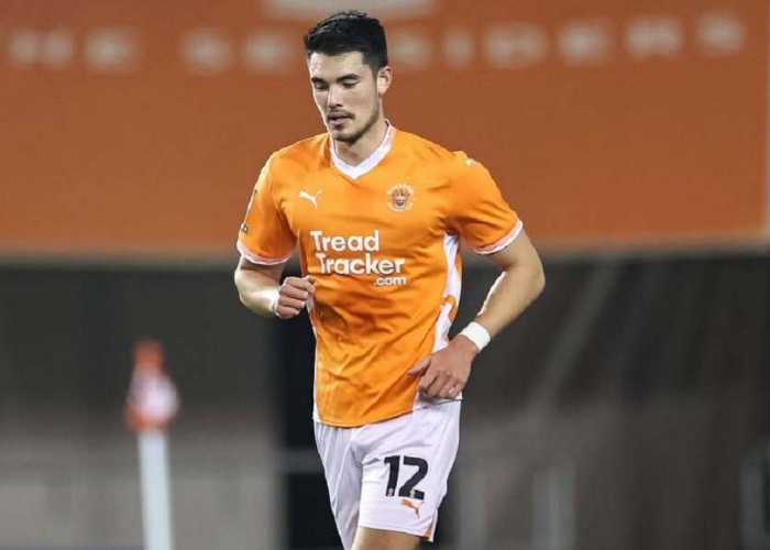 Elkan Baggott Pulih dari Cedera: Siap Kembali Perkuat Blackpool FC di Periode Natal dan Tahun Baru