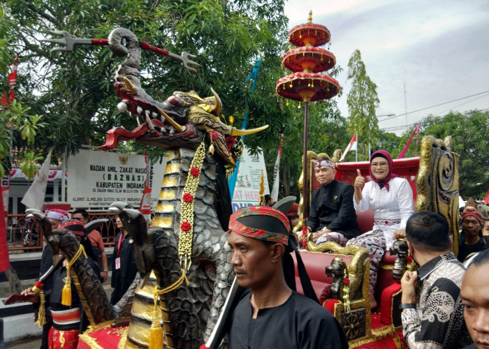 Menuju Sidang Paripurna DPRD, Bupati Naik  Kereta Kencana