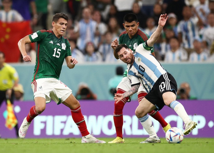 Mantap! Argentina Kalahkan Meksiko 2-0, Messi Bubukan Nama di Papan Skor