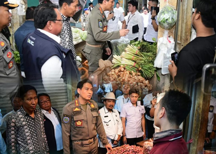 Bupati Lucky Sidak Pasar Jatibarang, Pastikan Stok Sembako Aman dan Harga Terjangkau 