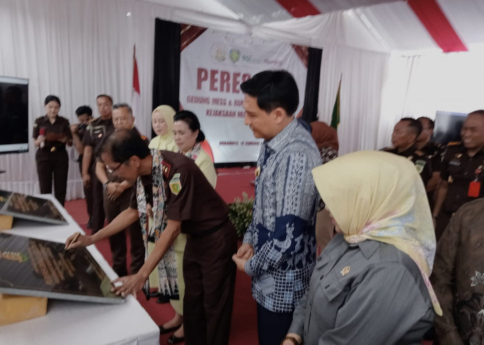 Resmikan Rumah Dinas Pegawai Eselon lV, Kejati Sanjung Bupati Lucky 