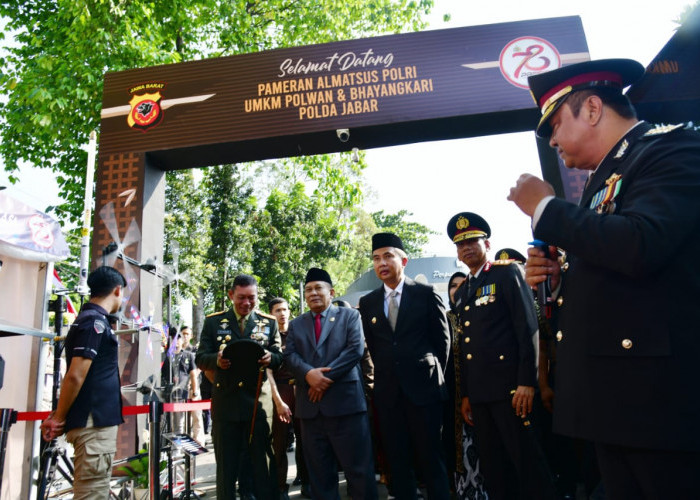 Penjabat Gubernur Jabar Bey Machmudin Hadiri Syukuran HUT Bhayangkara Ke-78 Tingkat Polda Jabar 