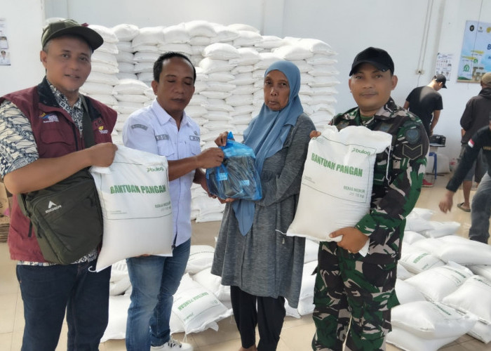 Belasan Ribu Warga Jatibarang Dapat Bantuan Pangan