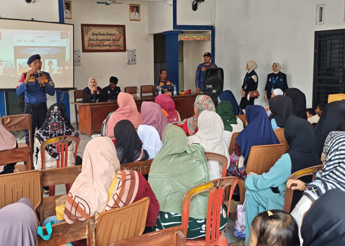 Waspada Kebakaran di Musim Kemarau, Mahasiswa Unwir dan Damkar Indramayu Edukasi Warga Sliyeg