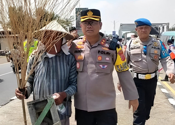 Resiko Bahayakan Pemudik Penyapu Koin Jembatan Sewo Sukra Ditertibkan Polisi