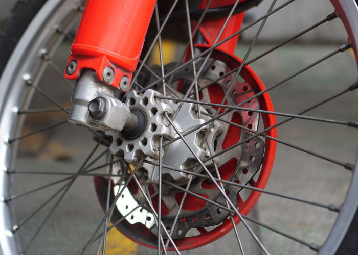 Tips Perawatan Sepeda Motor dengan Velg Jari-Jari
