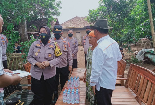 Kapolres Subang Beri Bantuan Rutilahu Bagi Warga Desa Tanjungsari Barat Cikaum 