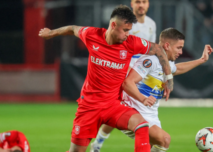 Pelatih Twente Ungkap Mees Hilgers Alami Cedera Lagi Bersama 2 Pemain Lain, Laga Kontra PSV Eindhoven Menanti