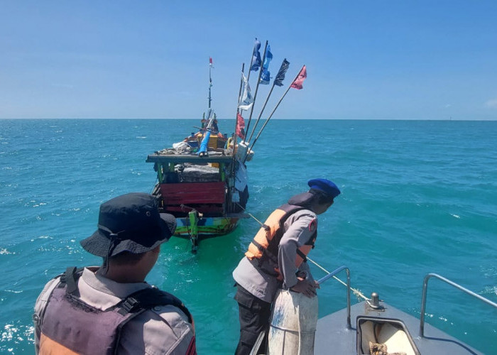 Nelayan Cirebon Hilang di Laut Indramayu: Jatuh saat Duduk di Pinggir Perahu