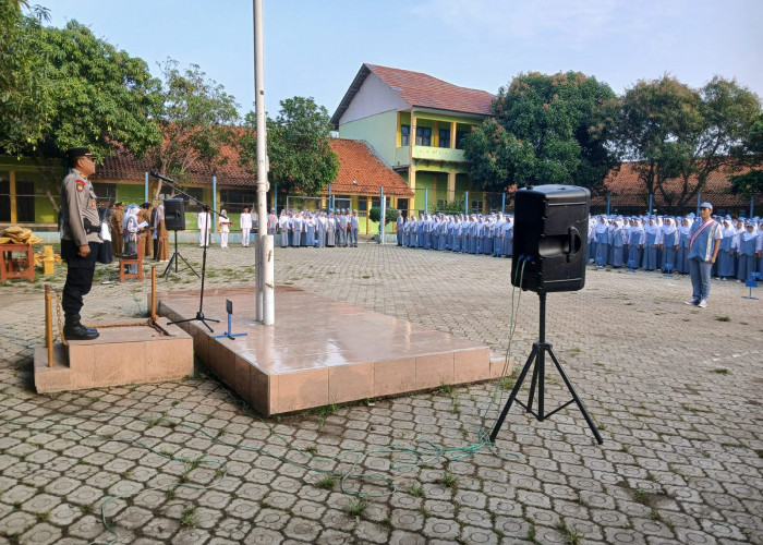Jadi Pembina Upacara, Kapolsek Terisi Himbau Para Siswa tidak Melanggar Hukum
