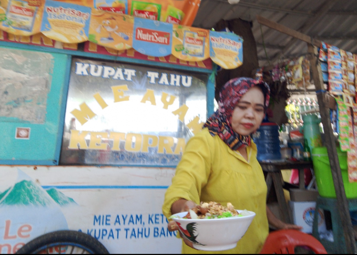 Penjual Mie Ayam di Masjid Agung Indramayu Bisa Raih Omzet 1 Juta per Hari