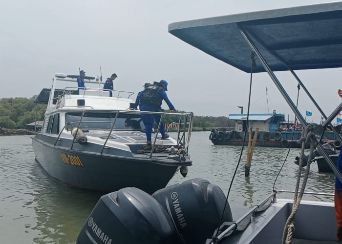 Petugas SAR Gabungan Lakukan Pencarian 4 ABK Hilang di Perairan Pulau Biawak