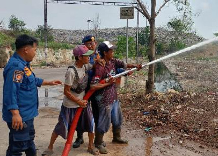 Cegah Terjadinya Kebakaran, Pengelolah dan Pemulung TPA Pecuk Diedukasi