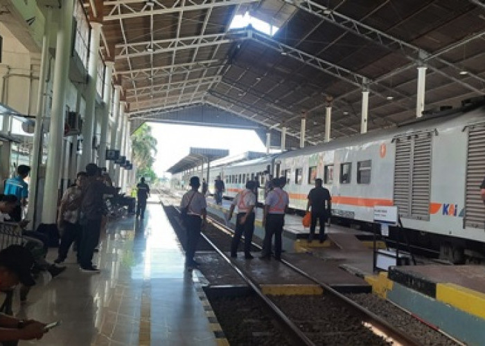 Arus Balik Lebaran Idul Fitri 1445H di Stasiun  Jatibarang Meningkat
