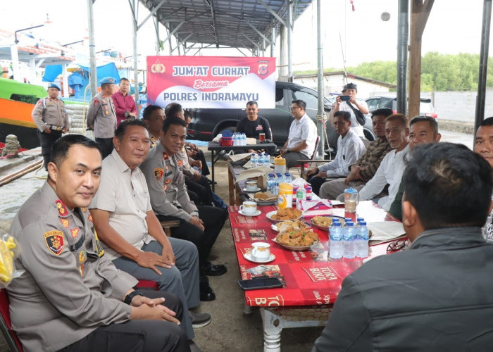 Sambangi Nelayan Karangsong, Lebih Dekat dengan Warga, Kapolres Gelar Jumat Curhat