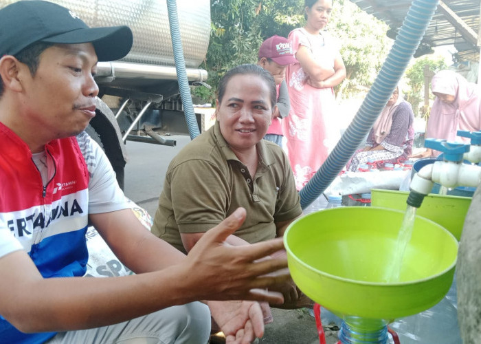 Ratusan Kepala Keluarga di Blok Kesambi Rasakan Manfaat Bantuan Air Bersih dari Pertamina Patra Niaga RU Balon