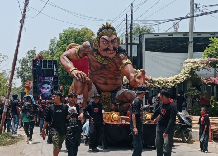 Karnaval Ogoh-Ogoh Unjungan Mbah Buyut Gading Meriah, Ribuan Warga Padati Desa Gadingan