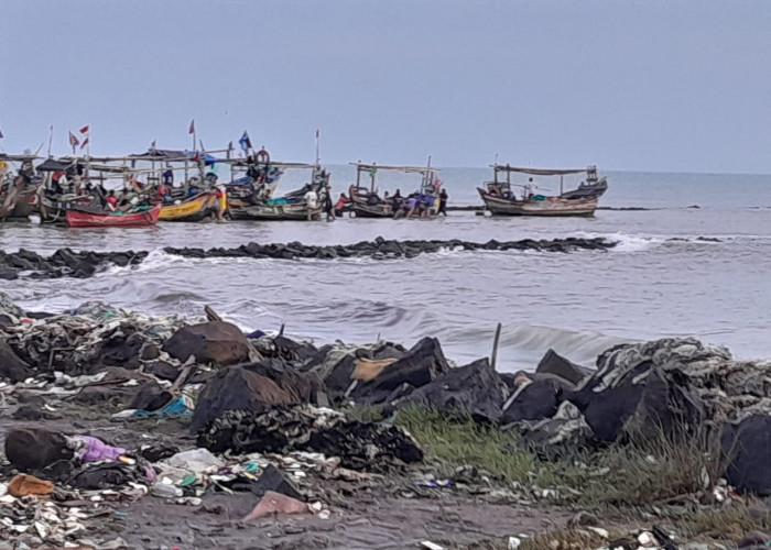 TOLONG! Jetty Rusak, Muara Bugel Dangkal, Perahu Nelayan Tidak Bisa Keluar Masuk