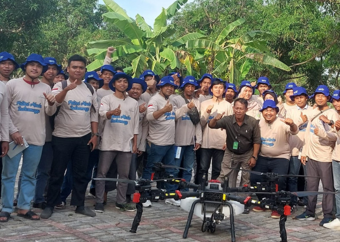 DKPP Indramayu Kenalkan Drone Pertanian kepada Para Petani Muda