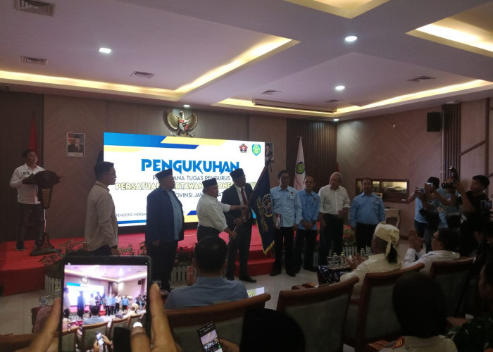 PWI Kubu Hendry CH Bangun Kukuhkan Plt Pengurus PWI se-Jawa Barat, Tunjukkan Soliditas Internal Organisasi 