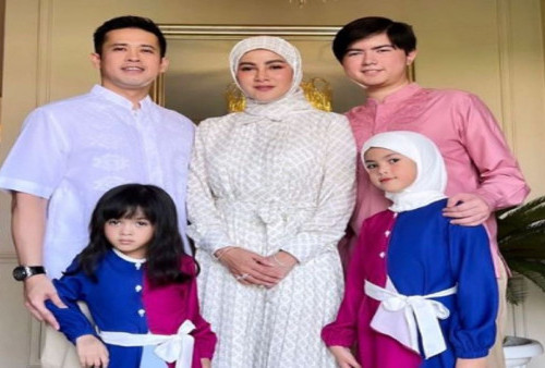 Olla Ramlan Rayakan Idul Adha Bareng Mantan Suami dan Anak-Anak: 