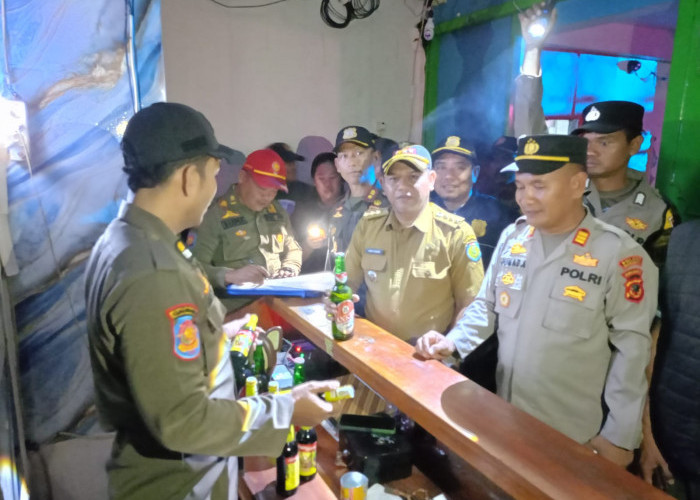 Razia Gabungan di Tukdana, Petugas Sita 3 Kardus Minuman Beralkohol
