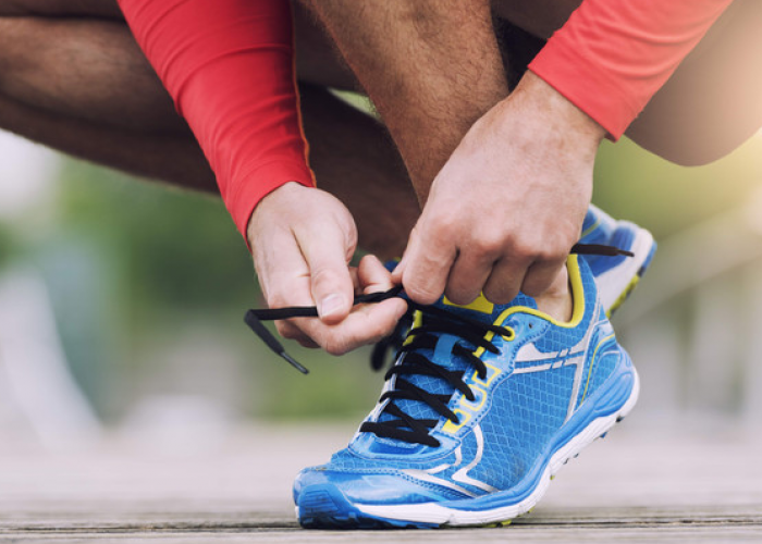 Budget Tipis, Tapi Tetap Ingin Lari dengan Nyaman? Ini 10 Sepatu Lari di Bawah 1 Juta yang Tahan Lama!