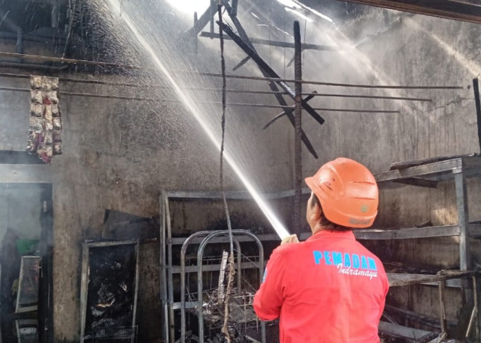 Api Sambar Bensin Saat Nyaman Kompor, Rumah di Desa Arjasari Kebakaran