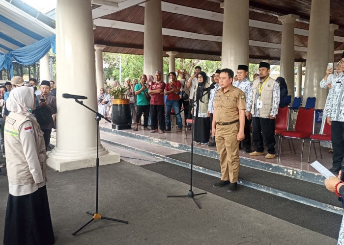 445 Jamaah Haji Kloter 30 Indramayu Tiba dengan Selamat, Disambut Haru Keluarga di Pendopo Indramayu