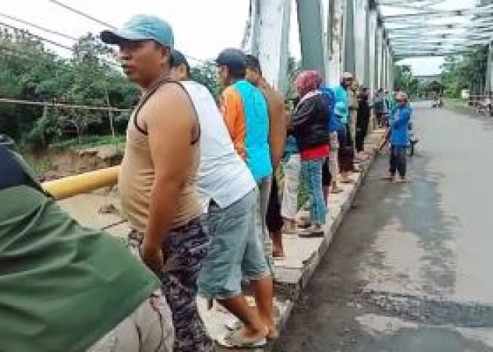 Warga Baleraja Menghilang, Diduga Tenggelam Saat Memulung Drum di Sungai Cipunegara