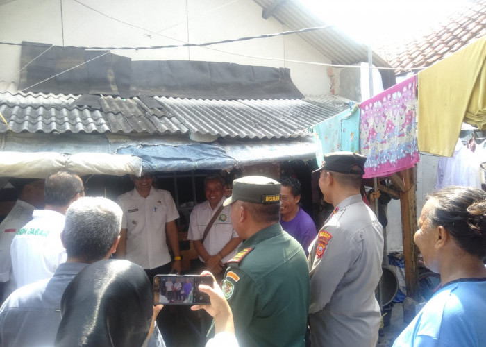Puluhan Warga Karanglayung dapat Bantuan kWh Gratis dari Pemprov Jabar